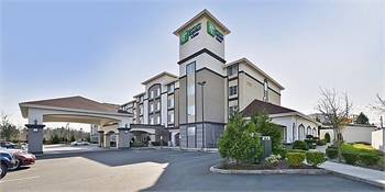Holiday Inn Express & Suites Lakewood